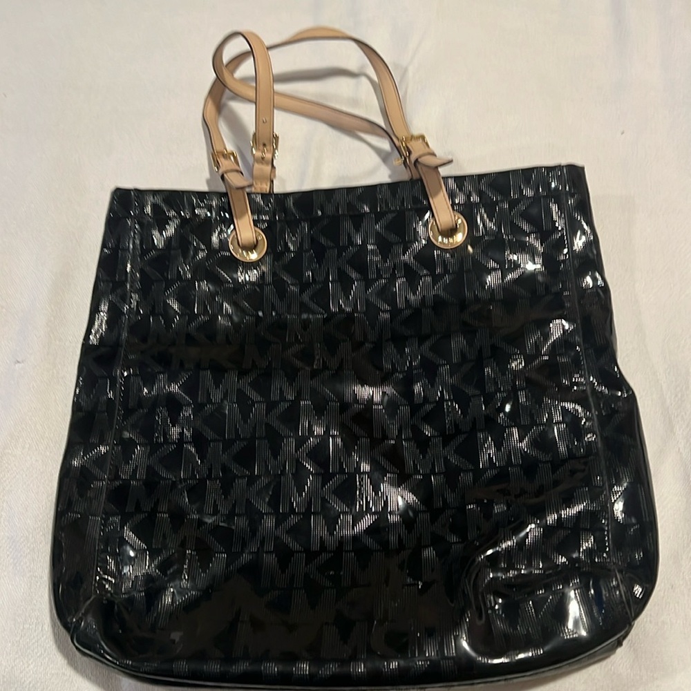 Michael Kors, black pocketbook beige straps